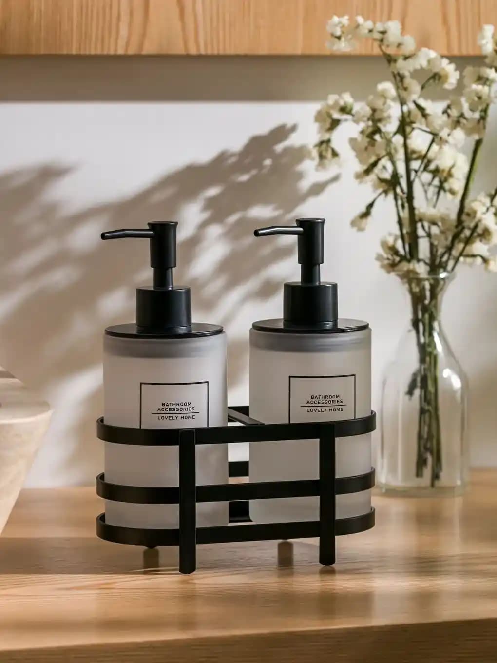 Modern sıvı sabunlukların tasarım ve malzeme seçimleriyle estetik ve işlevselliği artırma yolları