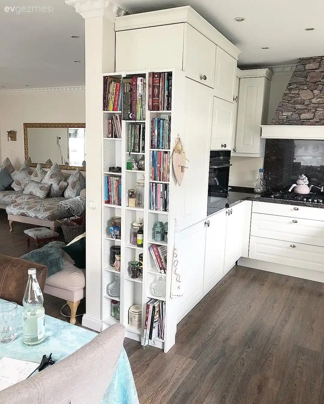 Modern ve Minimalist Plastik Kitaplıklar ile Ev Dekorasyonunuzu Yenileyin