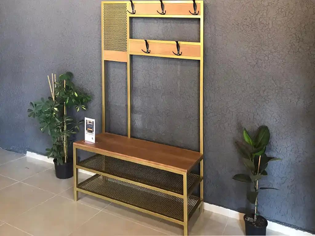 Modern ve Şık Ahşap Metal Portmanto: Günümüz Dekorasyonunda Fonksiyonellik ve Estetik