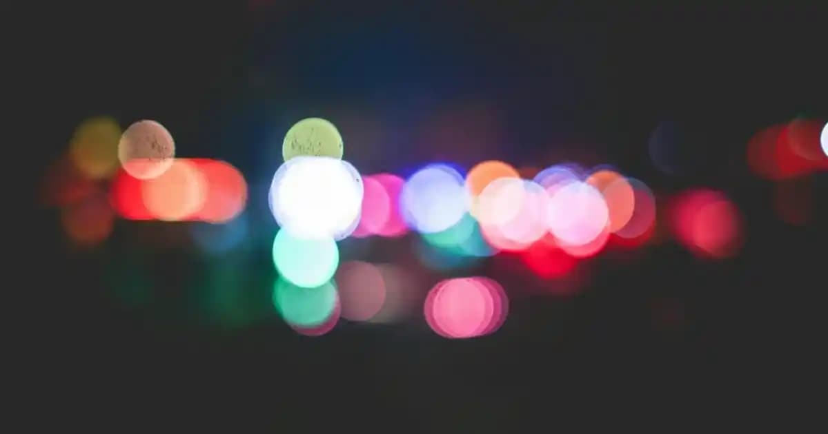 Modern ve Şık Cam Kitaplık Çözümleriyle İç Mekanlara Estetik Katın