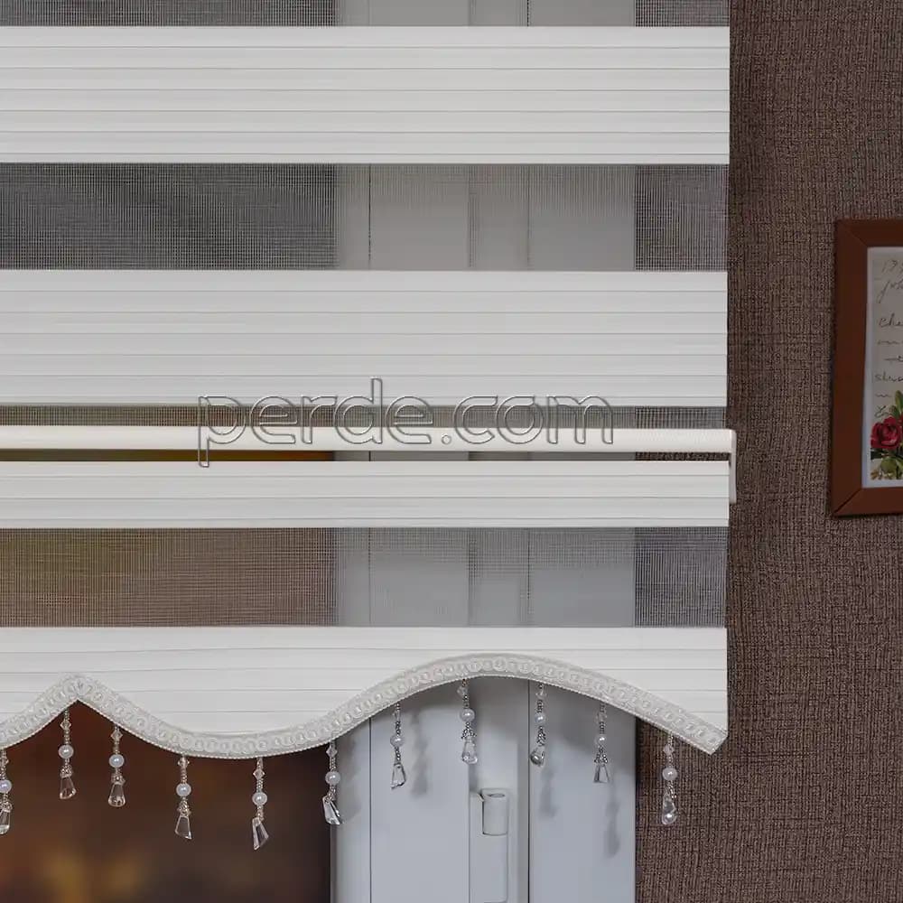 Modern Zebra Perdeler: Şıklık ve Fonksiyonelliği Bir Arada Sunan Tasarımlar