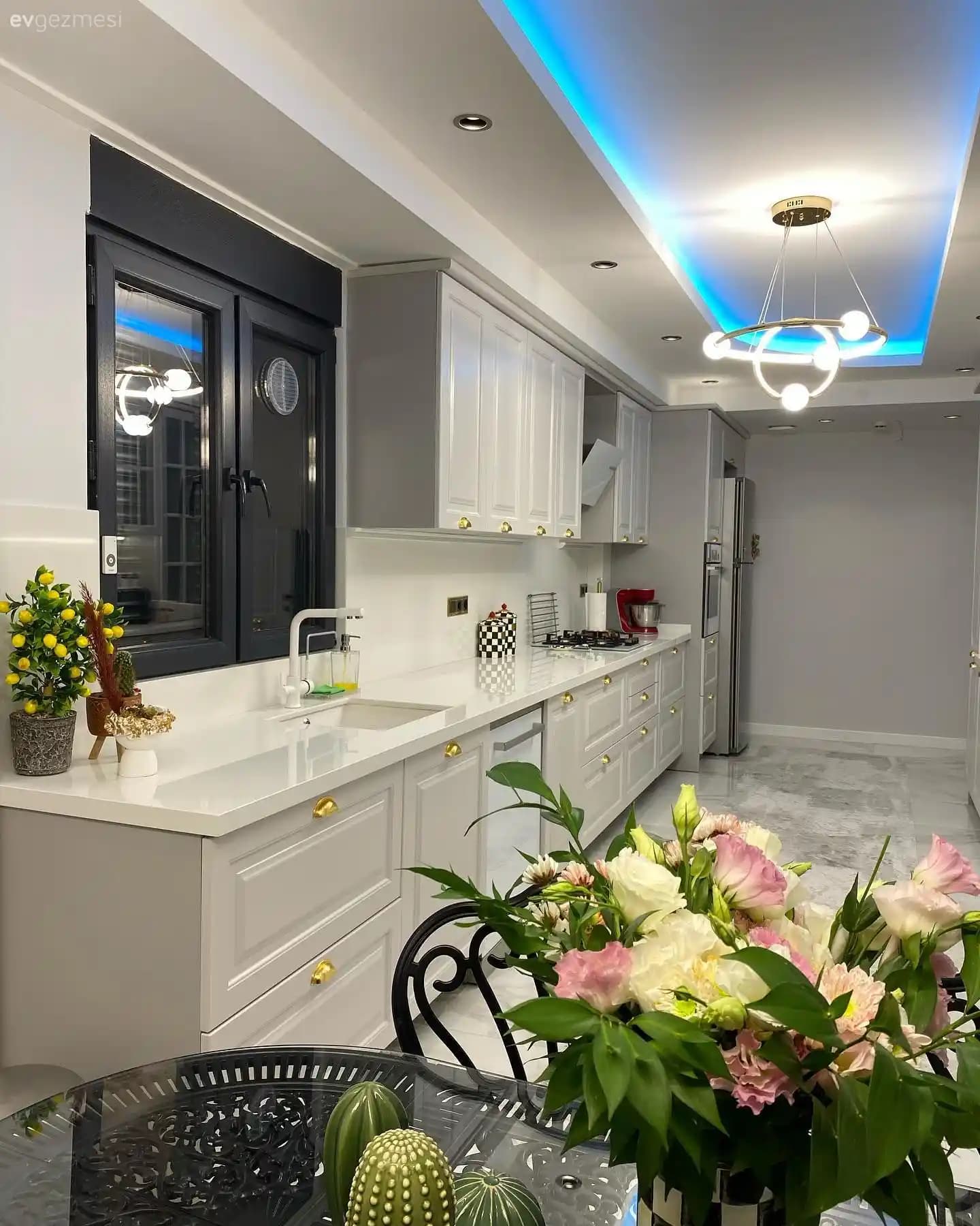 Mutfak Aksesuarlarında Şıklık ve İşlevselliğin Güncel Trendlerle Buluşması