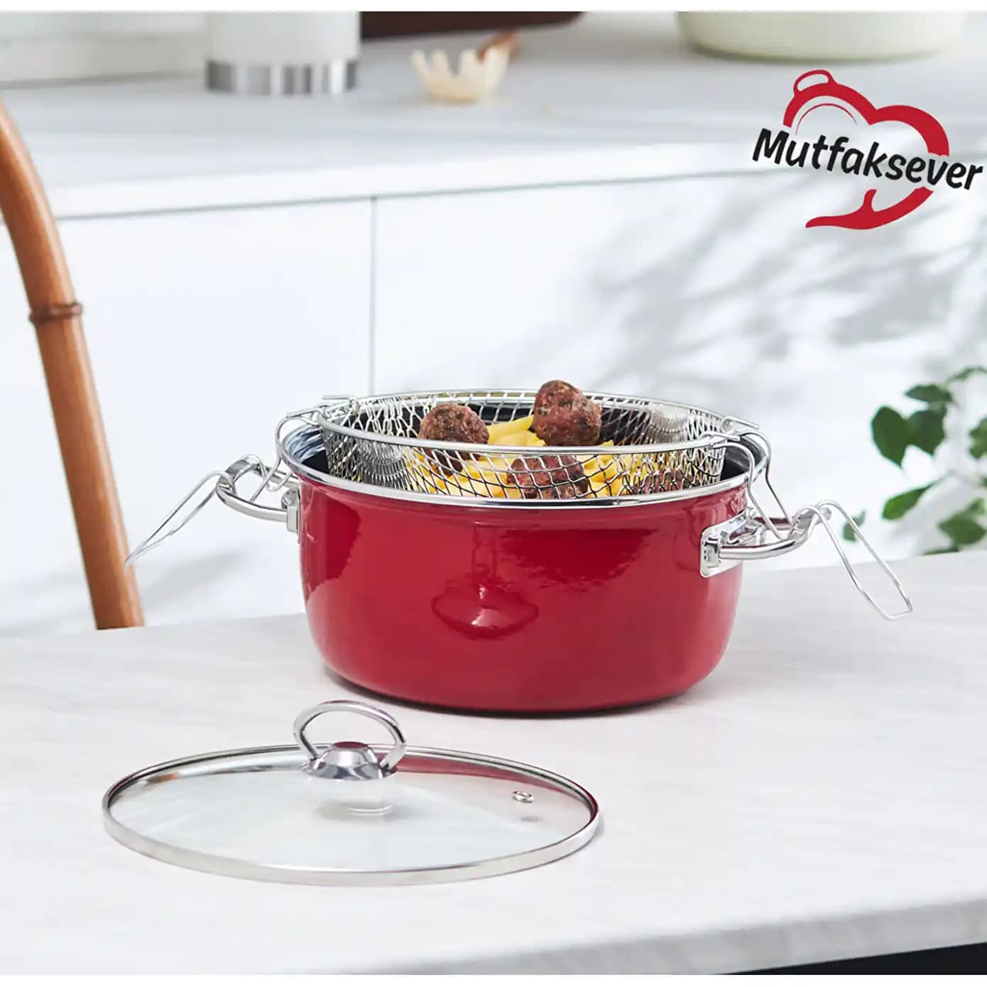 Mutfak Dekorasyonunda Fonksiyonel Kızartma Tencereleri ve Estetik Uyum Sağlama İpuçları