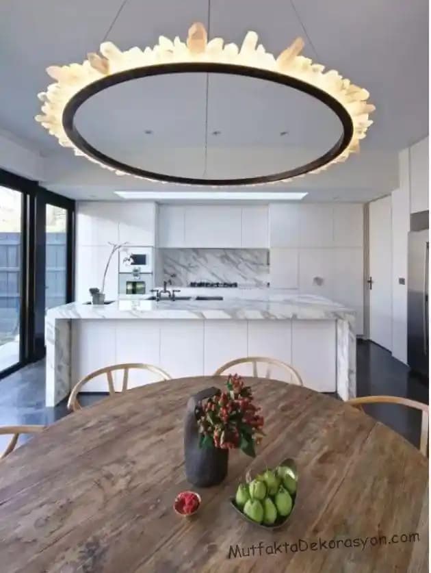 Mutfak Dekorasyonunda Modern ve Geleneksel Aydınlatma Seçenekleri
