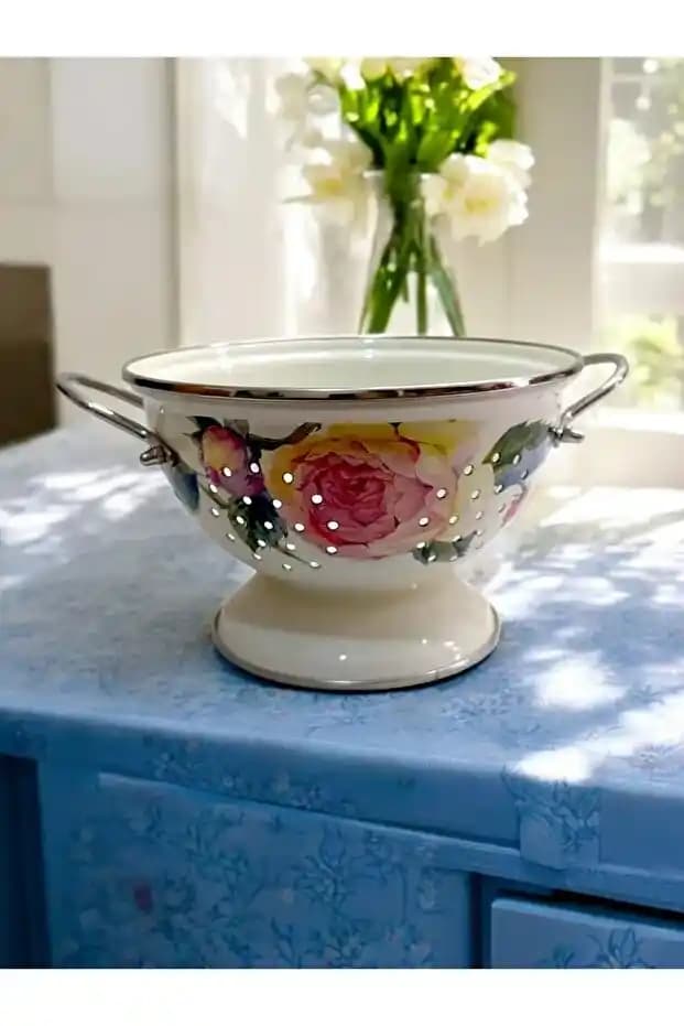 Mutfak Dekorasyonunda Uyumlu Emaye Süzgeç Seçimi ve Dekoratif Detaylar