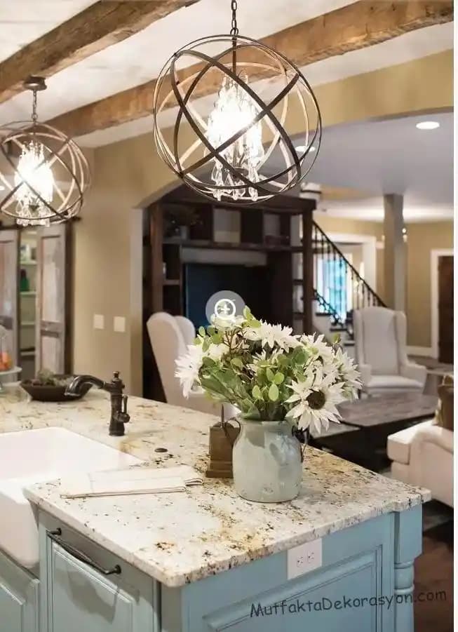 Mutfak İçin Avize Seçim Rehberi: Çeşitler, Kriterler ve Dekorasyon İpuçları