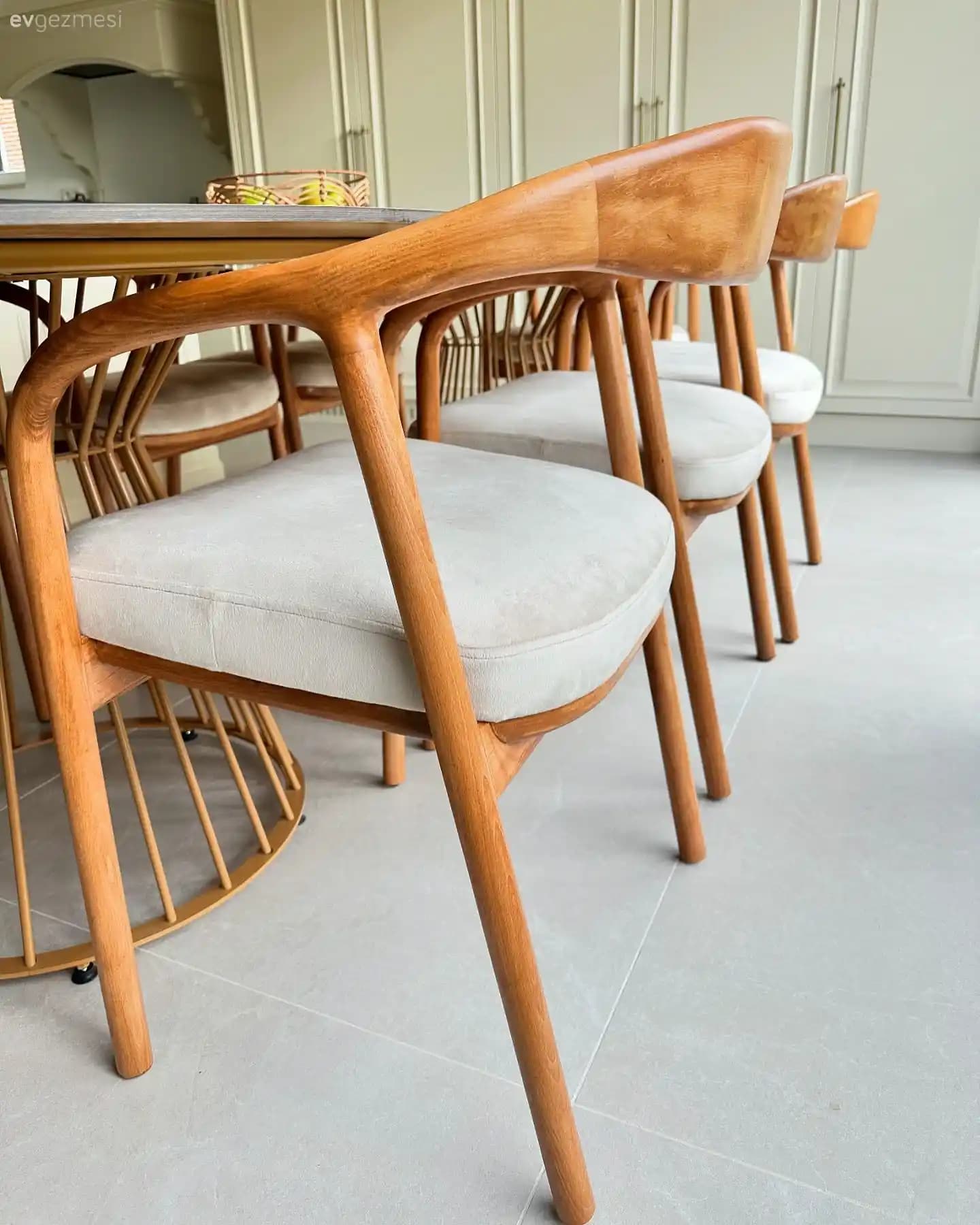 Mutfak Sandalyesi Modelleri ve Seçim Rehberi: Malzeme, Tasarım ve Trendler