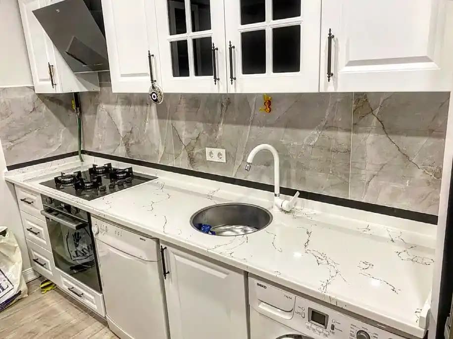 Mutfakta Estetik ve Ekonomik Mermer Kullanımı: Fiyatlar, Türler ve Bakım İpuçları