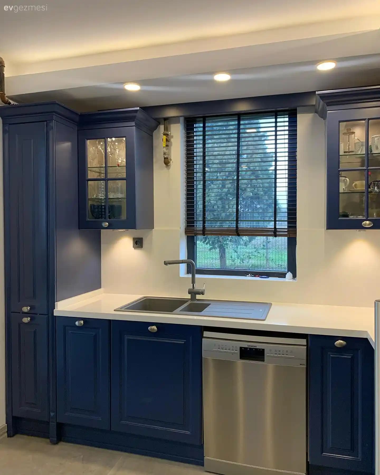 Mutfakta Şıklık ve İşlevselliği Artıran Stand Seçenekleri ve Kullanım İpuçları