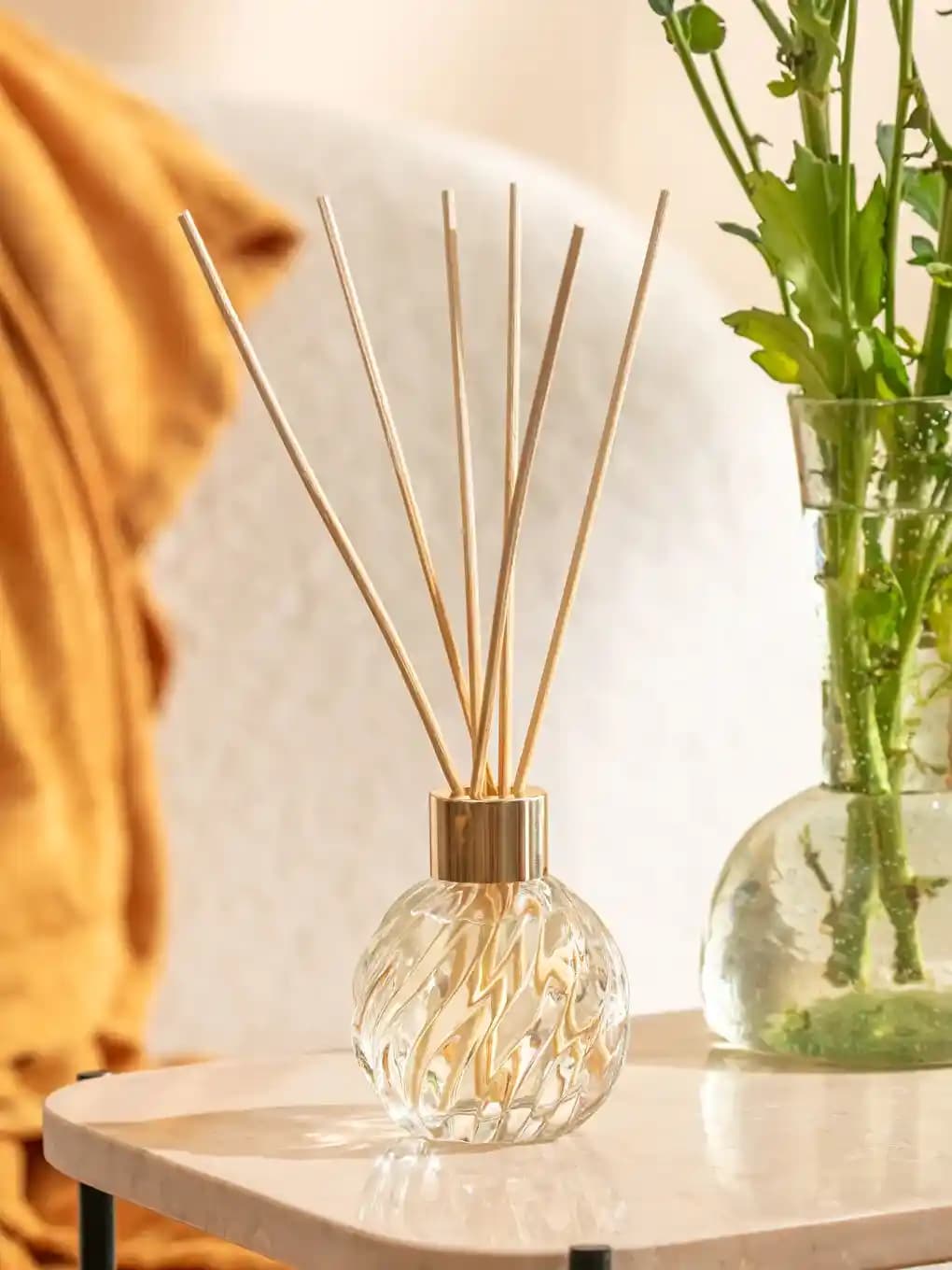 Oda Kokusu Çubuklarının Dekorasyonda Rolü ve Kullanım İpuçları