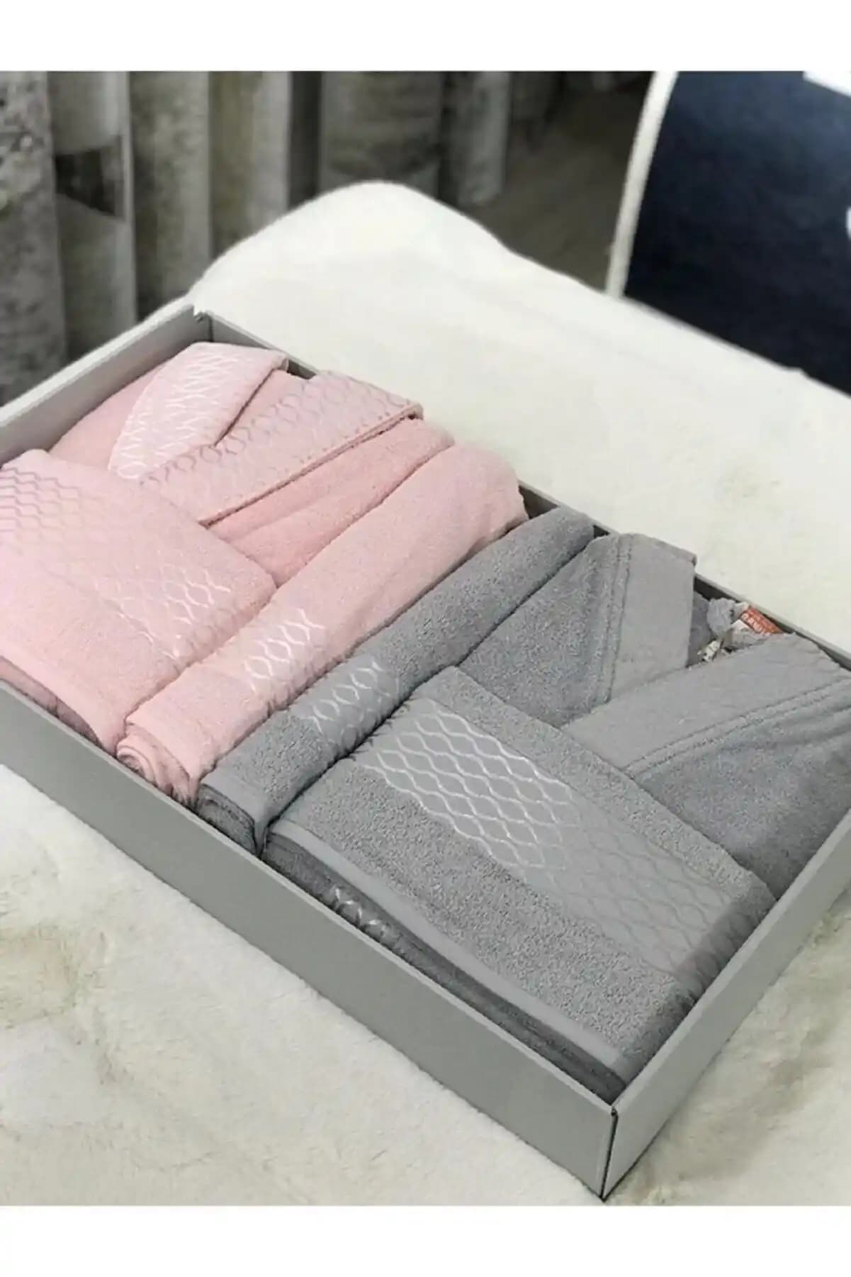 Ozdilek Gri Pudra Bornozları: Şıklık ve Konfor Sunan Ev Tekstili Seçenekleri