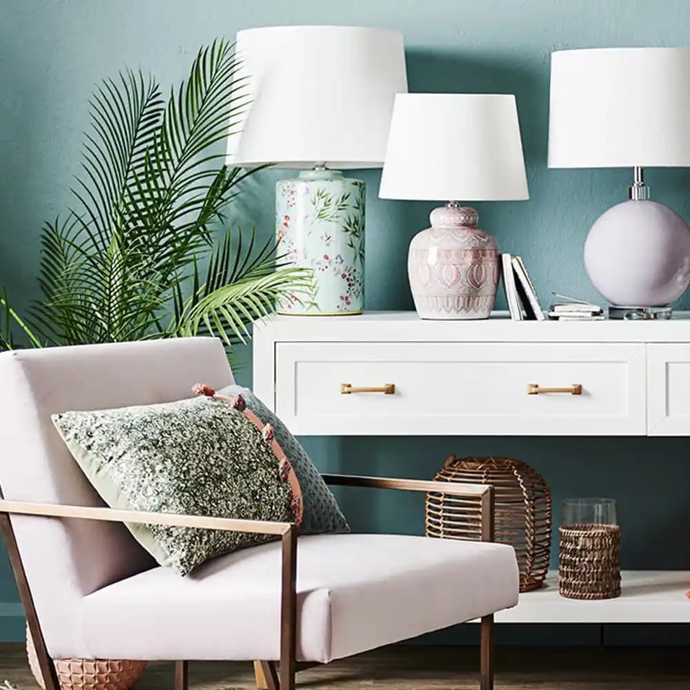 Perdelerle Uyumlu Modern Abajurlar: Dekorasyonda Şıklık ve Fonksiyonellik