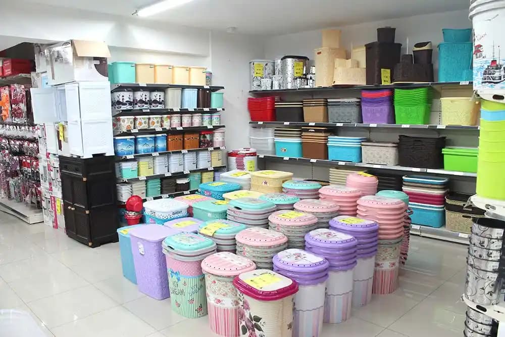 Plastik Ürünlerin Dekorasyondaki Yeri ve Potansiyeli: Fiyat, Renk ve Tasarım Avantajları