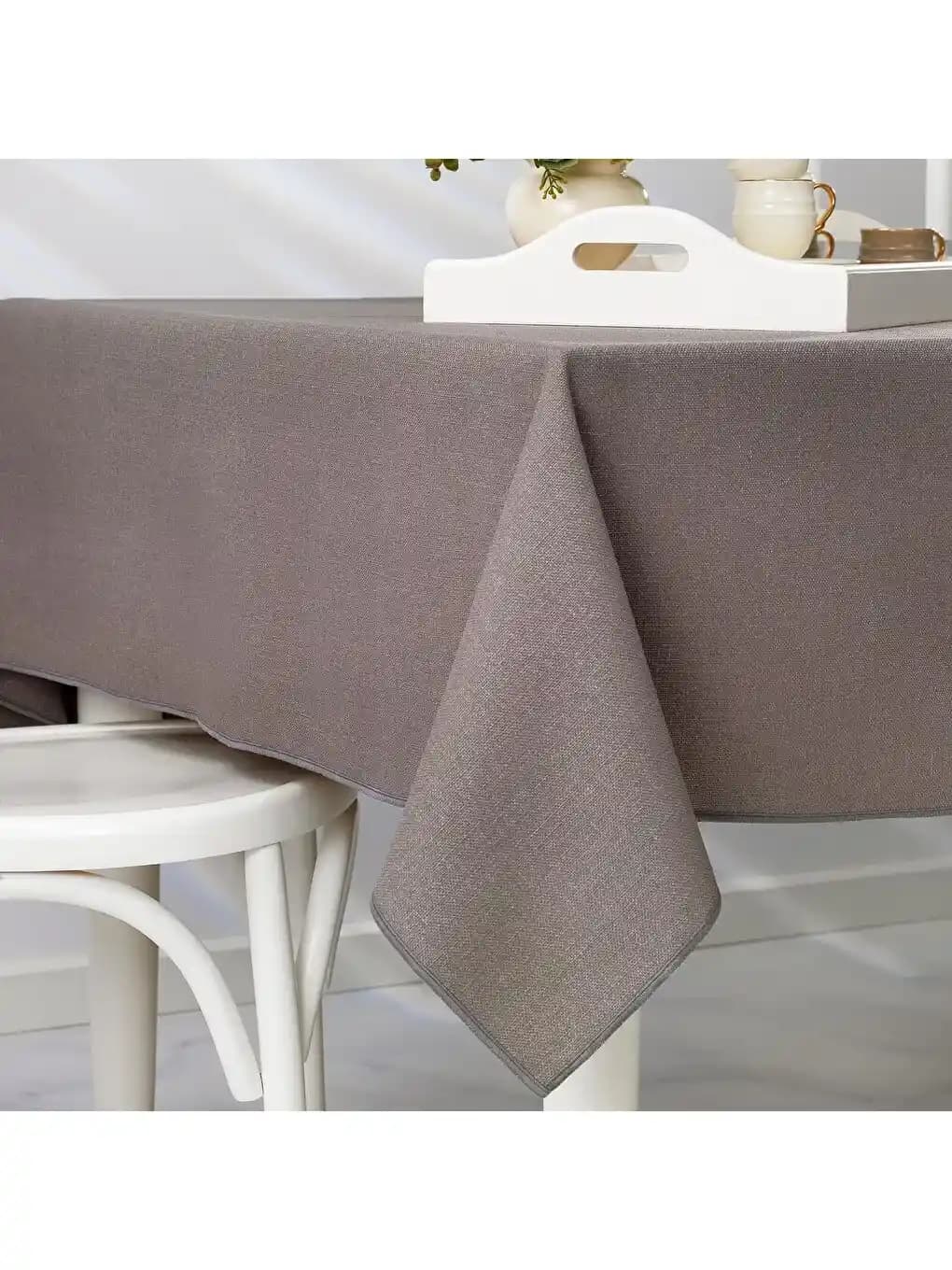 Polyester Masa Örtüsü Seçenekleri: Dayanıklılık ve Estetiğin Birleşimi