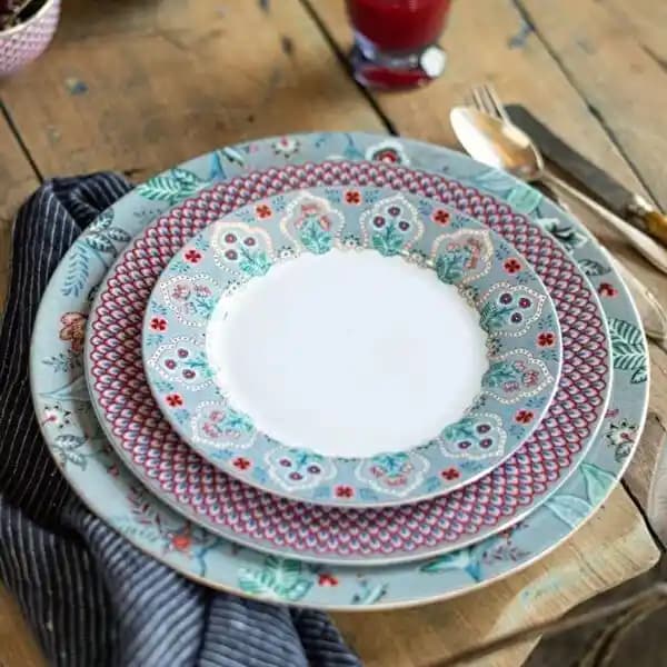 Porselen Suplalar ile Şık ve Estetik Masa Dekorasyonu İpuçları