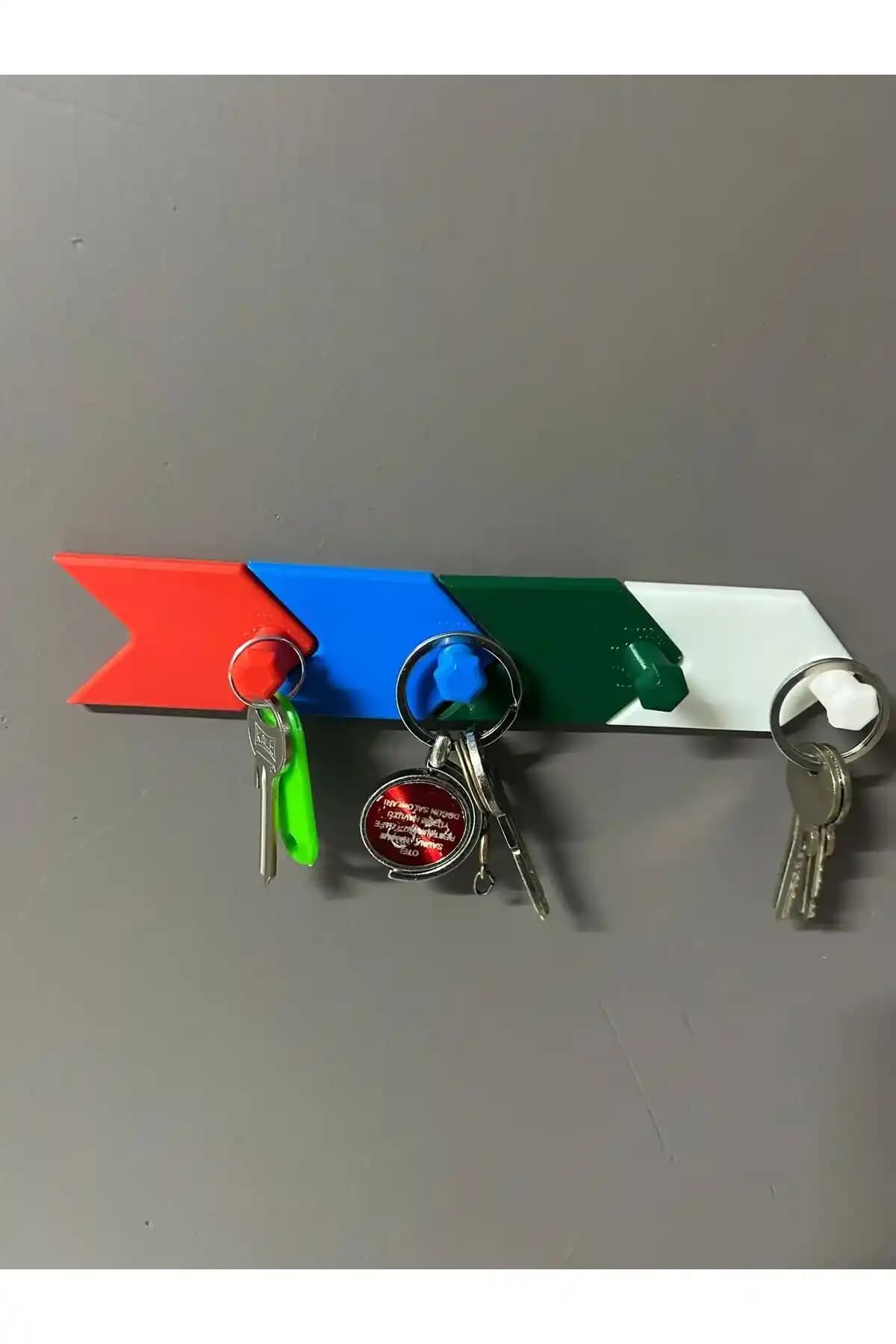 Pratik ve Estetik Anahtar Askıları: Dayanıklı ve Şık Ev Dekorasyon Ürünleri