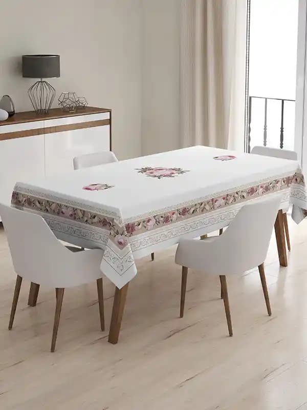 Pratik ve İşlevsel Masa Örtüleri: Malzeme Seçenekleri ve Kullanım İpuçları