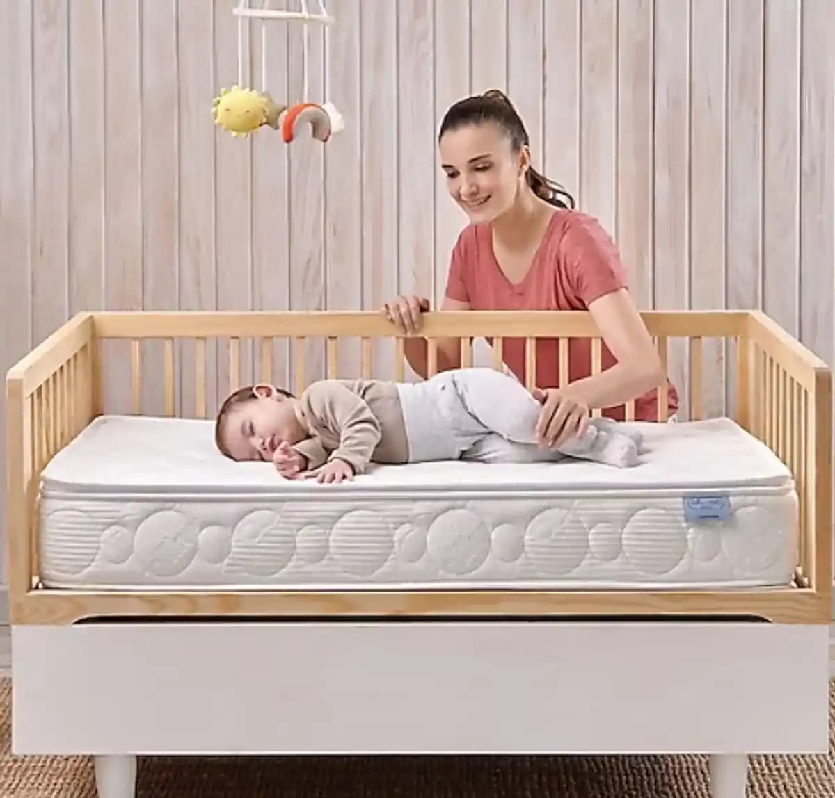 Sağlık Odaklı Bebek Yatakları: Güvenli ve Hijyenik Uyku Ortamı Sağlamak İçin Öneriler