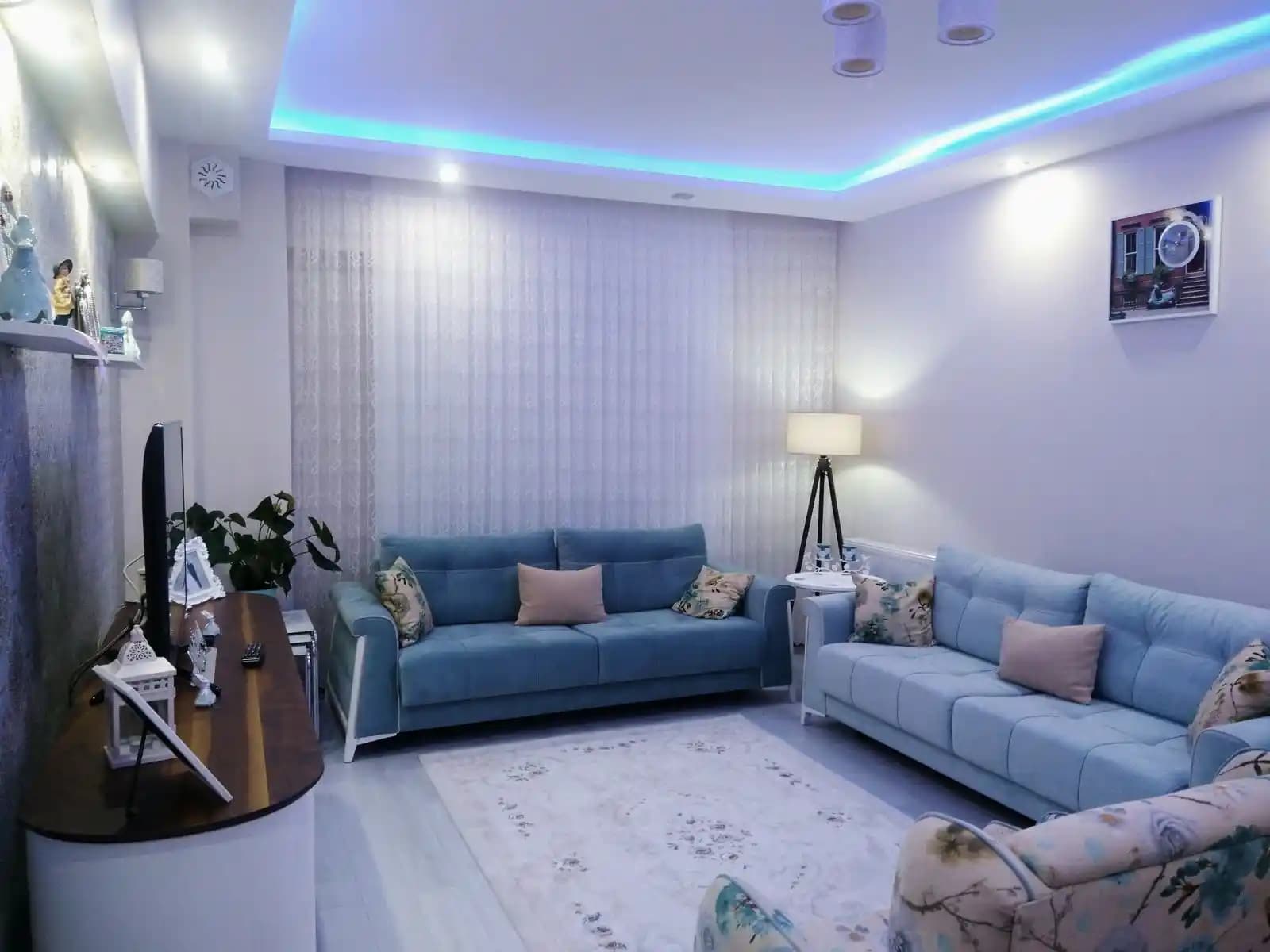 Salon Dekorasyonunda LED Aydınlatma Çözümleri ve Modern Tasarım Trendleri
