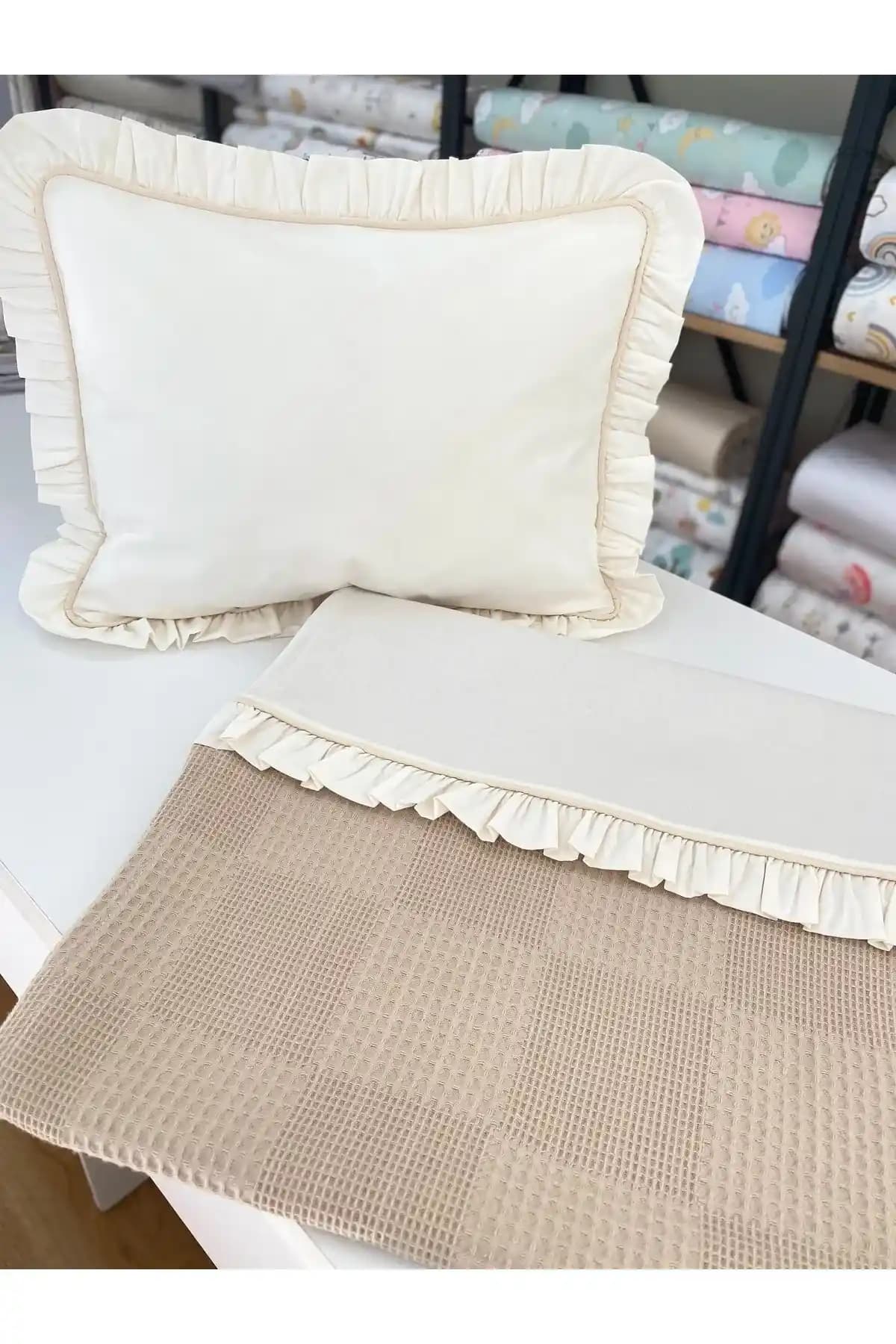 Salon Ev Tekstili ve Yastık Kılıfı Modası Güncel Trendler ve Tasarım Özellikleri