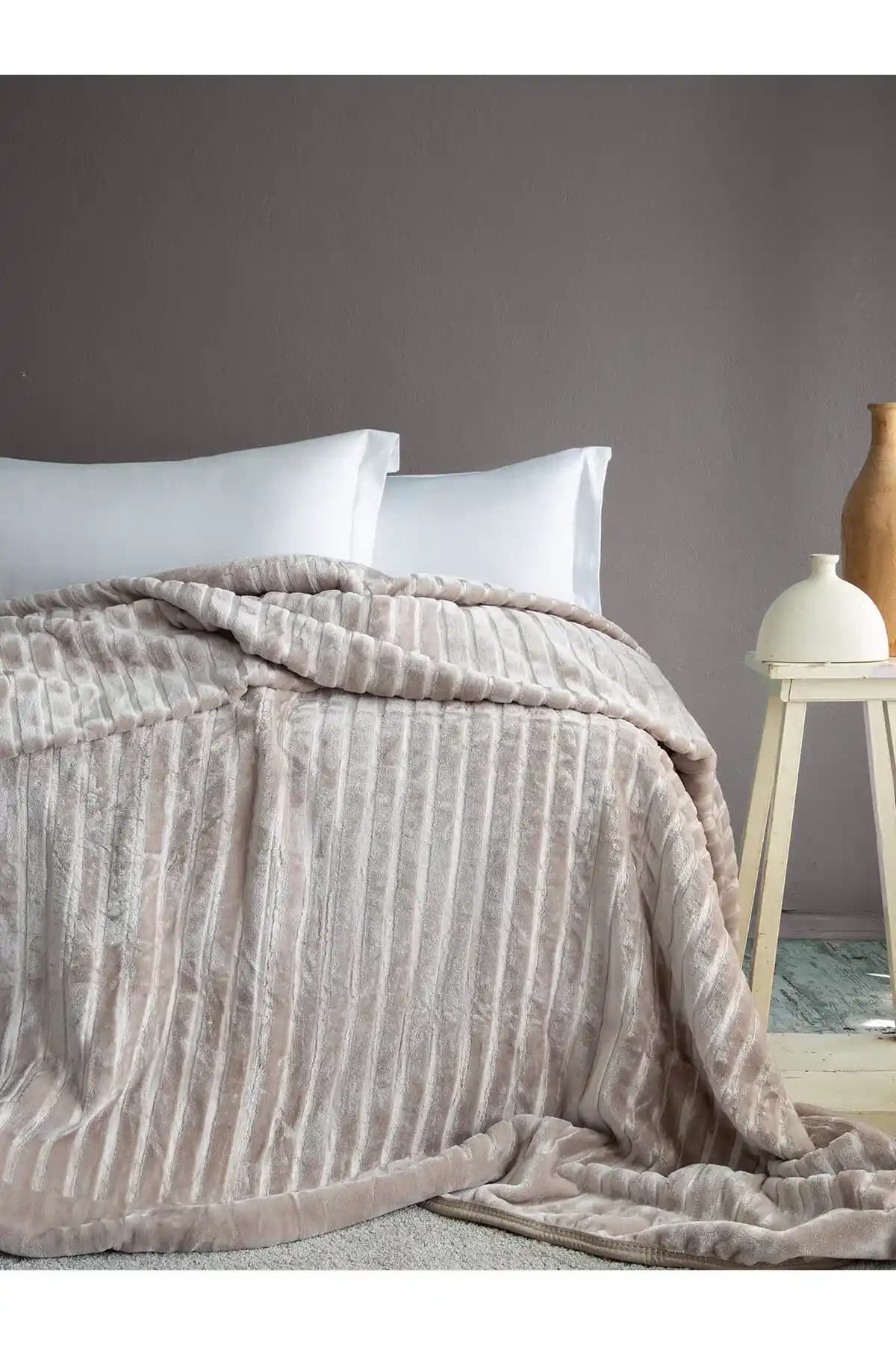 Sıcak ve Şık Mink Battaniye: Konfor ve Estetiğin Buluşması Ev Dekorasyonunda