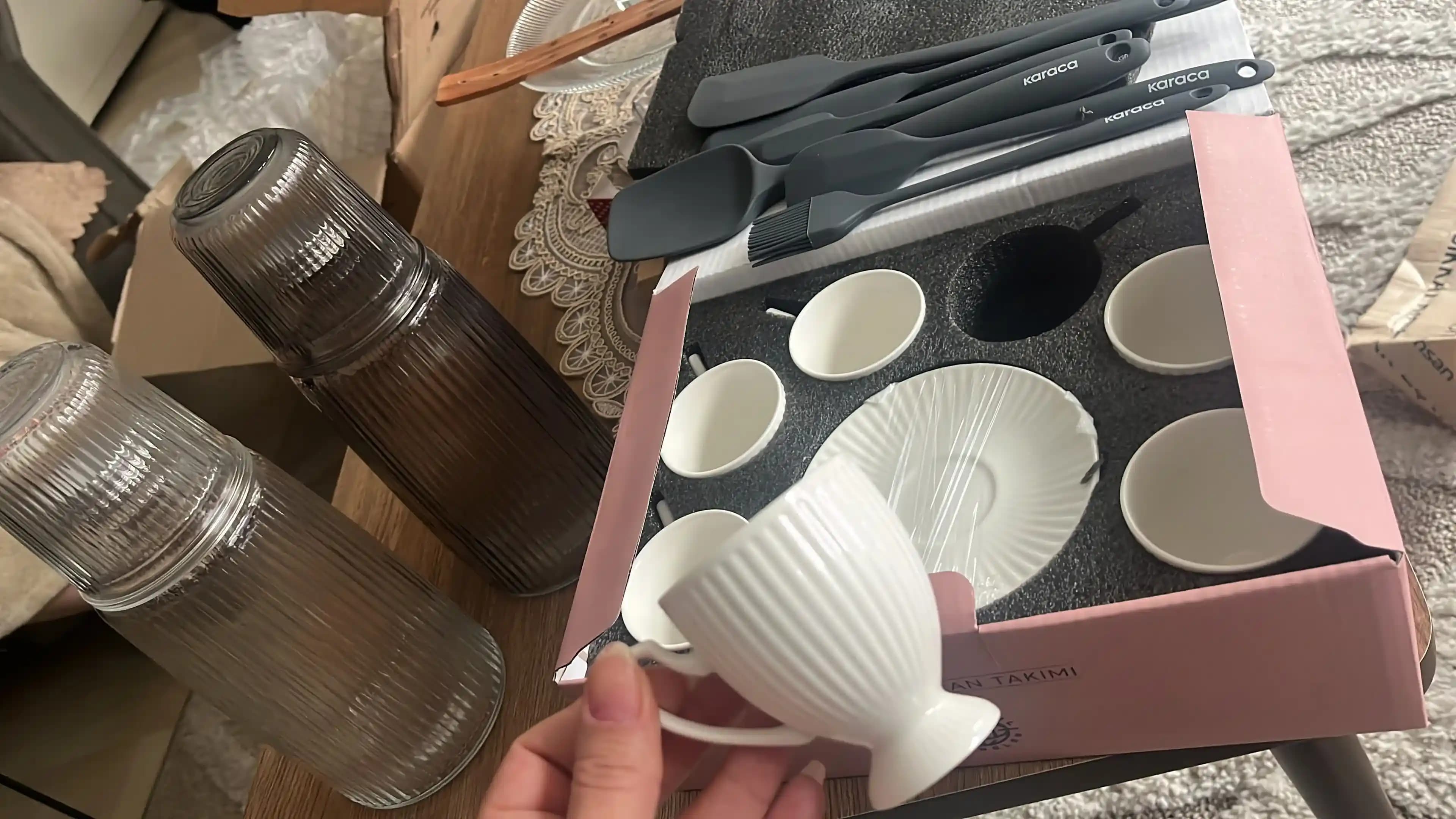 Şık ve Fonksiyonel Ev Sürahileri: Modern Tasarımlar ve Kullanım Kolaylığı