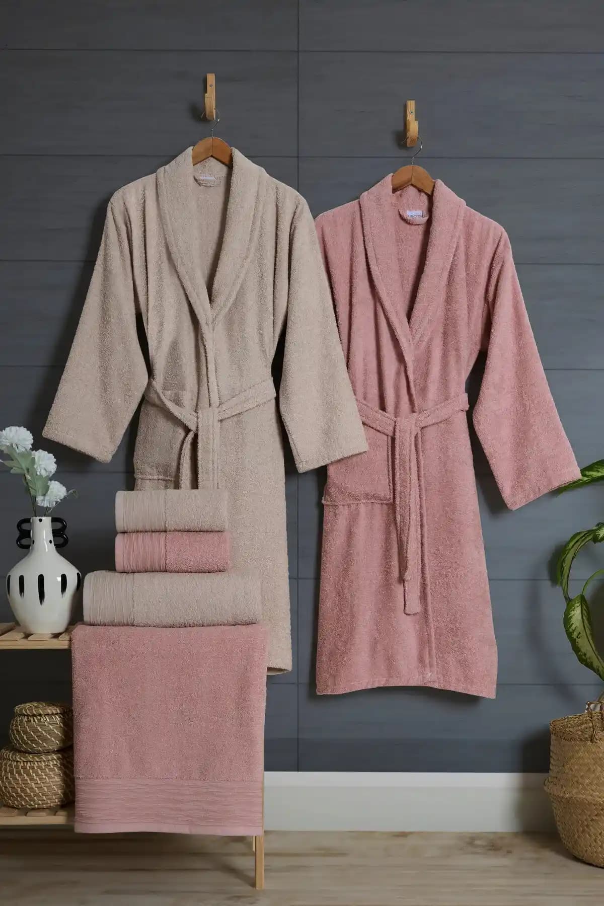 Şık ve Konforlu Aile Bornoz Setleri: Evde Şıklık ve Rahatlık Sağlayan Ürünler