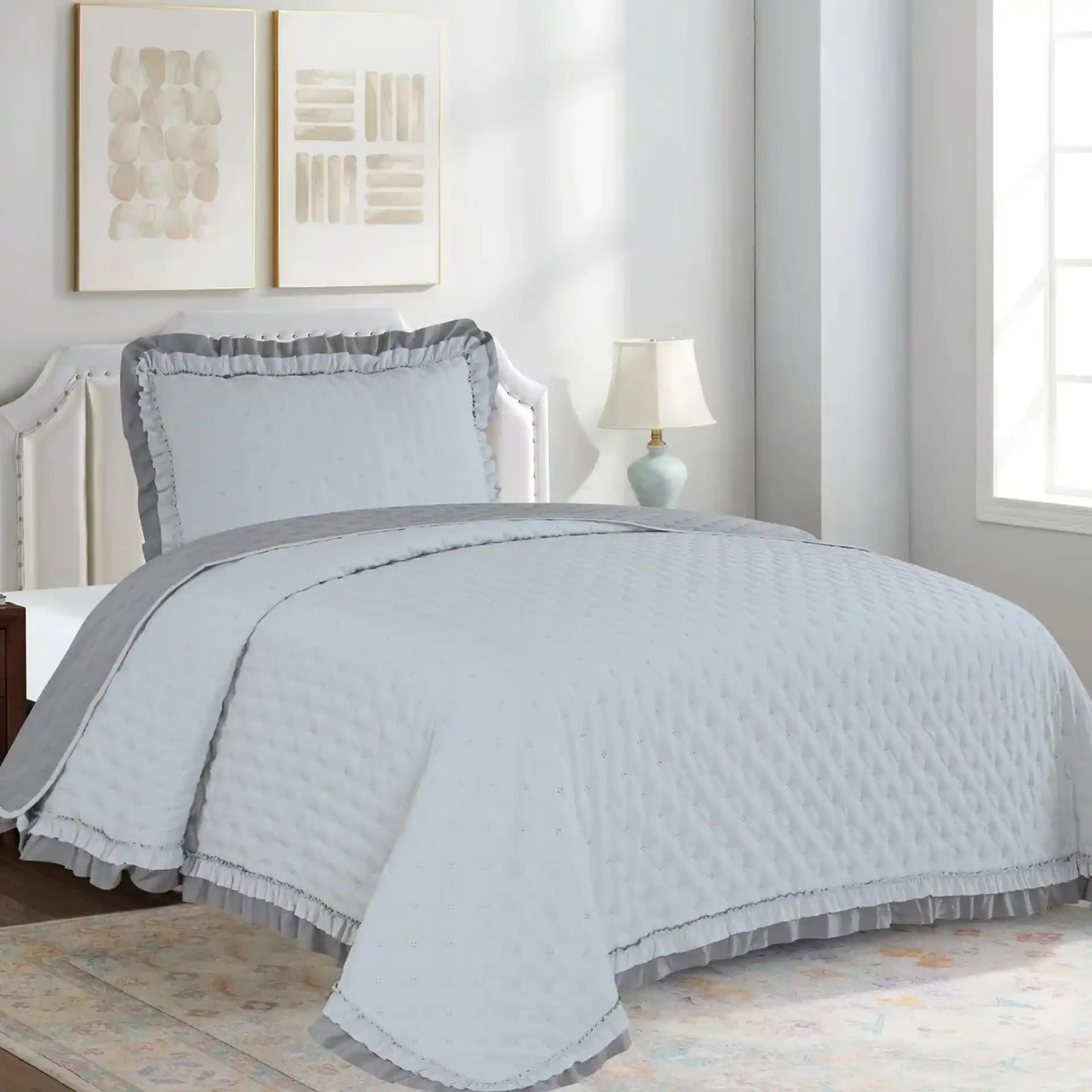 Şık ve Konforlu Yatak Örtüleri: Modern Trendler ve Seçim İpuçları