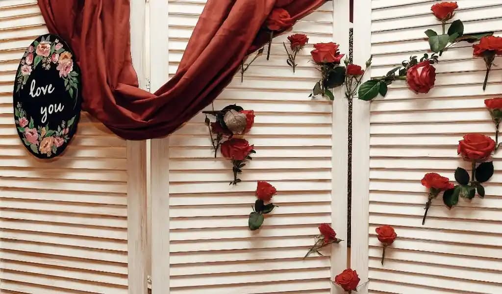 Sonsuz Aşk Temasıyla Ev Dekorasyonu: Romantik ve Duygusal Atmosfer Yaratma Rehberi