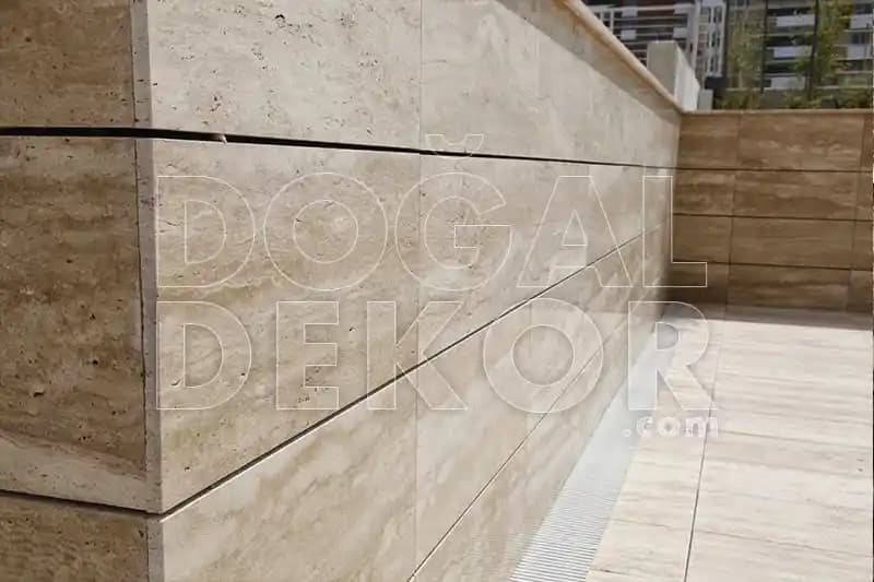 Traverten Mermer ile Dekoratif Yüzey Çözümleri: Estetik ve Dayanıklı İç Mekan Uygulamaları