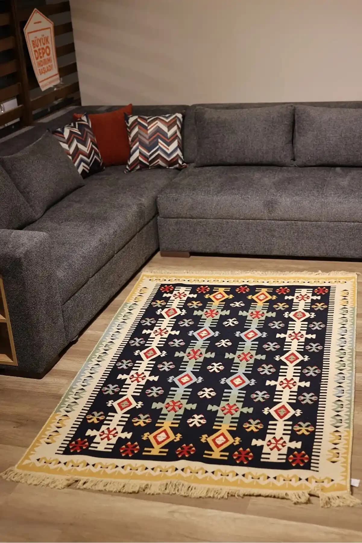 Uşak Yöresi Dekoratif Kilim Modelleri: Geleneksel Estetiğin Güncel Yansımaları