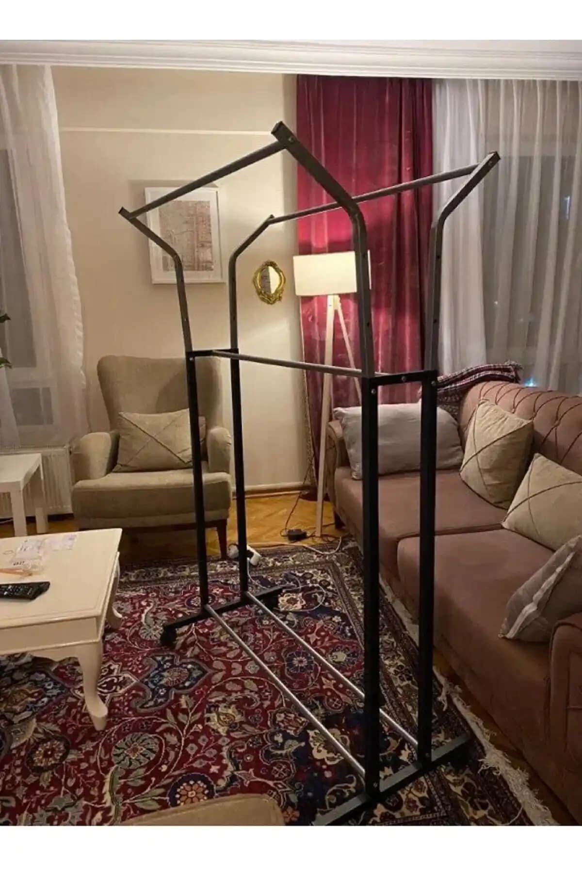 V Ayarlı Stand Konfeksiyon Askılıkları: Esneklik ve Dayanıklılık Sunan Tekstil Sektörü Çözümü