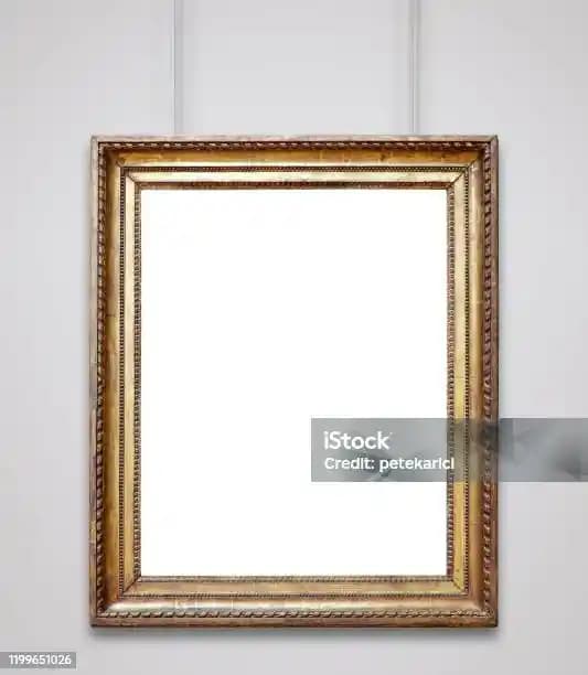 Vintage tarzda mobilyalar: altın metal ve ahşap uyumuyla şıklık ve dayanıklılık