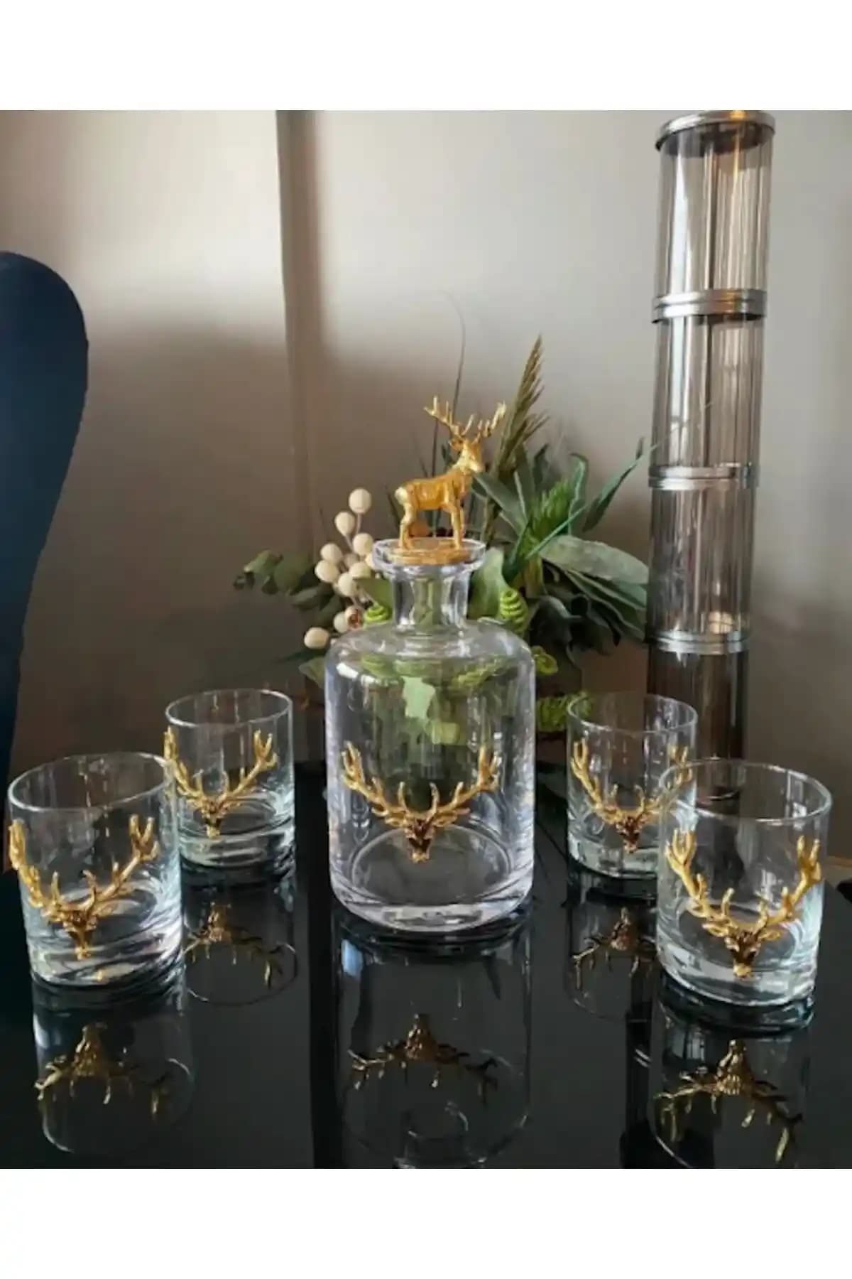 Viski Takımları ve Dekorasyonda Fonksiyonellik: Estetik ve Pratik Çözümler