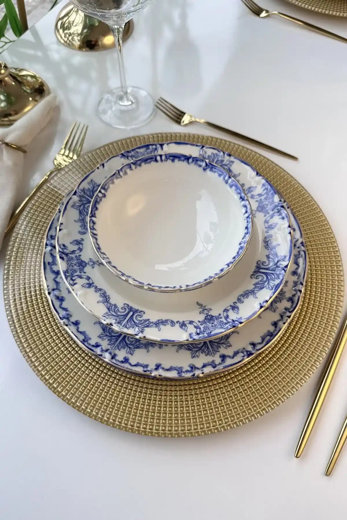 Yalızlı Yemek Takımlarının Dekorasyondaki Estetik ve Şıklık Katkıları