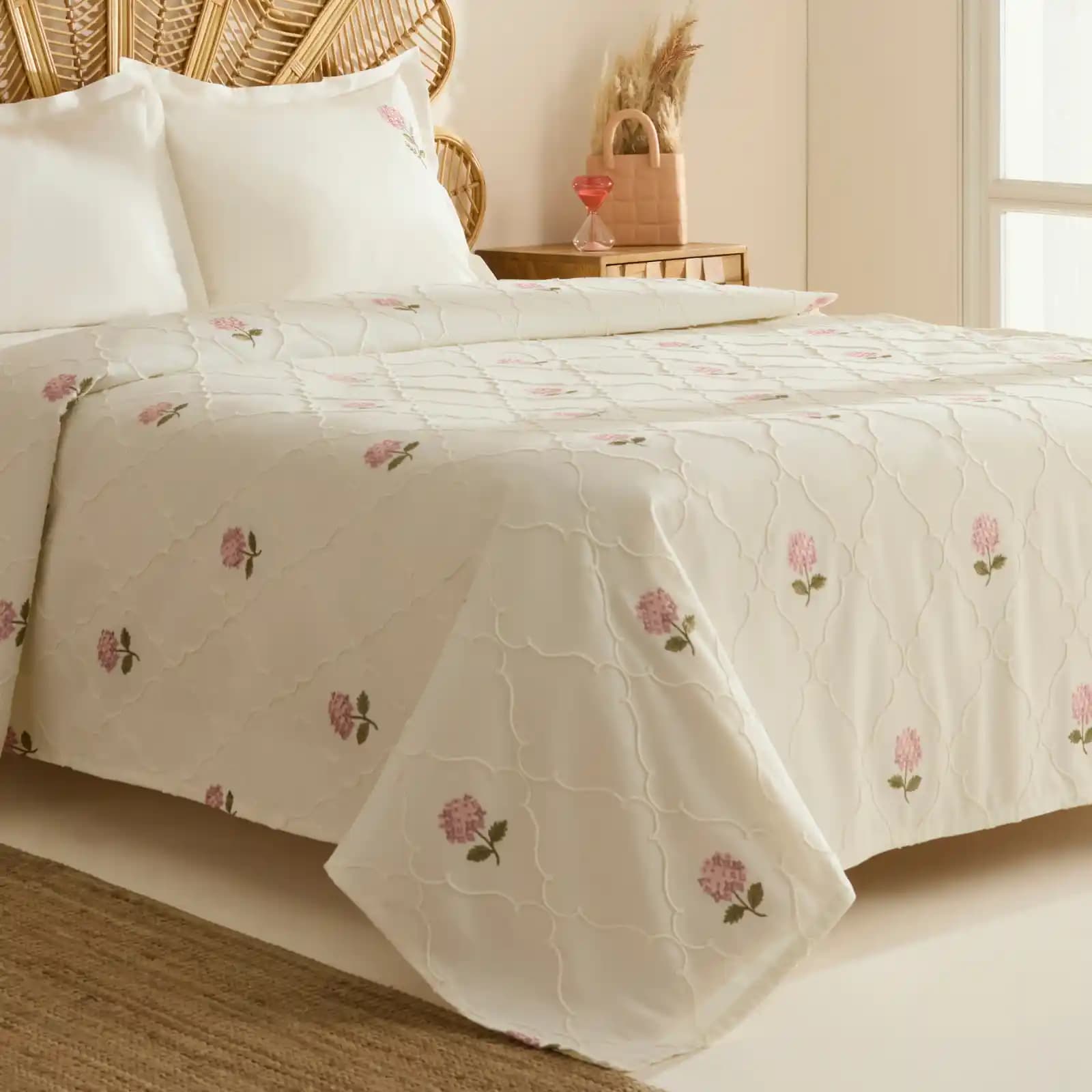 Yatak Pike Takımları: Konfor ve Dekorasyon İçin Uygun Seçenekler ve Tasarım İpuçları