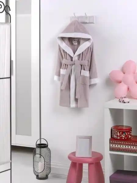 Yenilikçi Sıcak Çocuk Bornozları: Konfor ve Tasarımın Birlikte Sunulduğu Çocuk Giyim Ürünleri