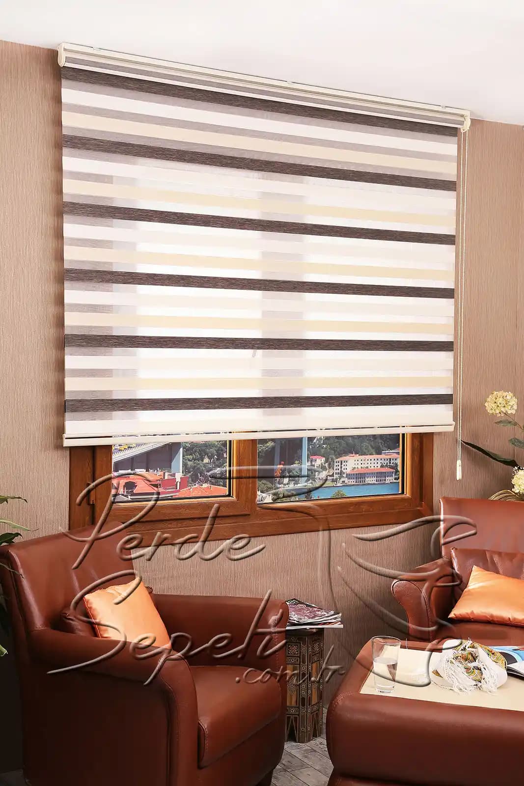 Zebra Perdelerin Stil ve Fonksiyonellik Karşılaştırması: Modern Dekorasyon İçin Uygun Seçenekler
