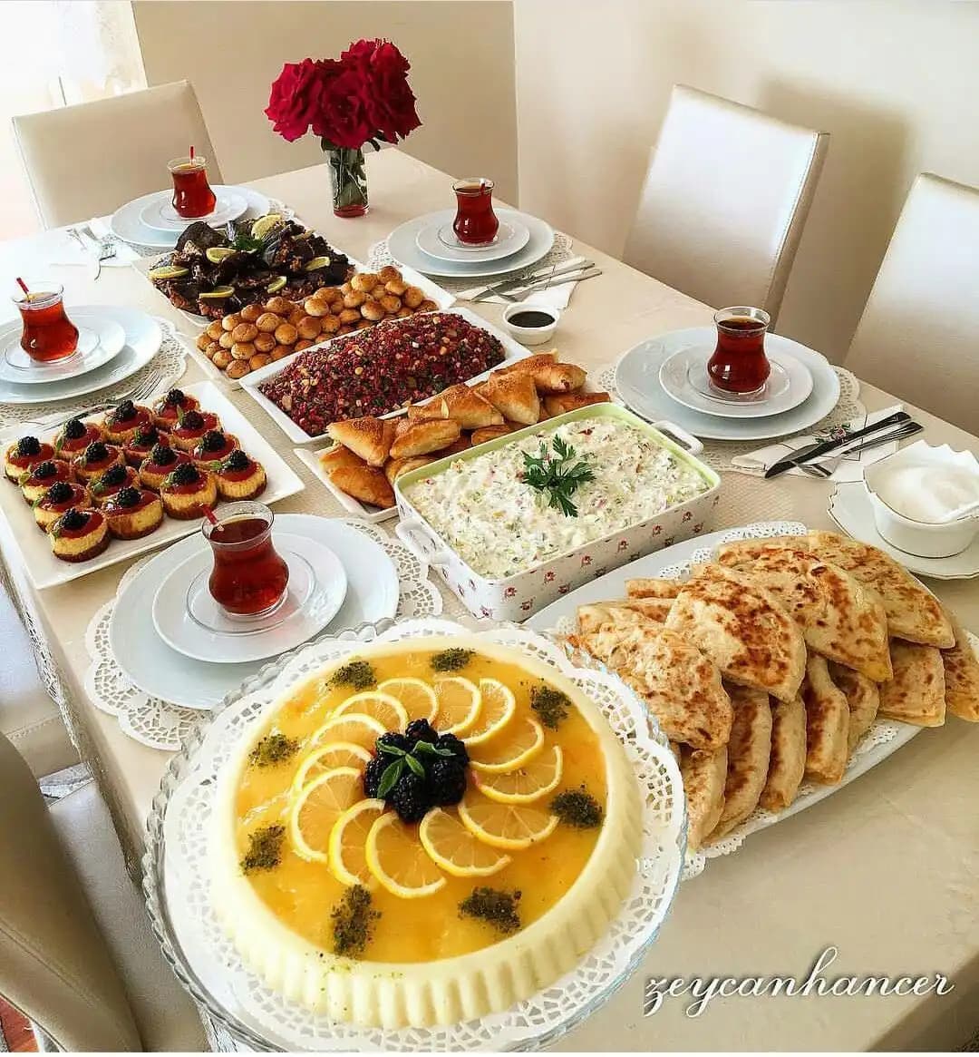 Çay Saati Gün Tabağı Dekorasyonunda Zarafet ve İşlevselliğin Buluşması