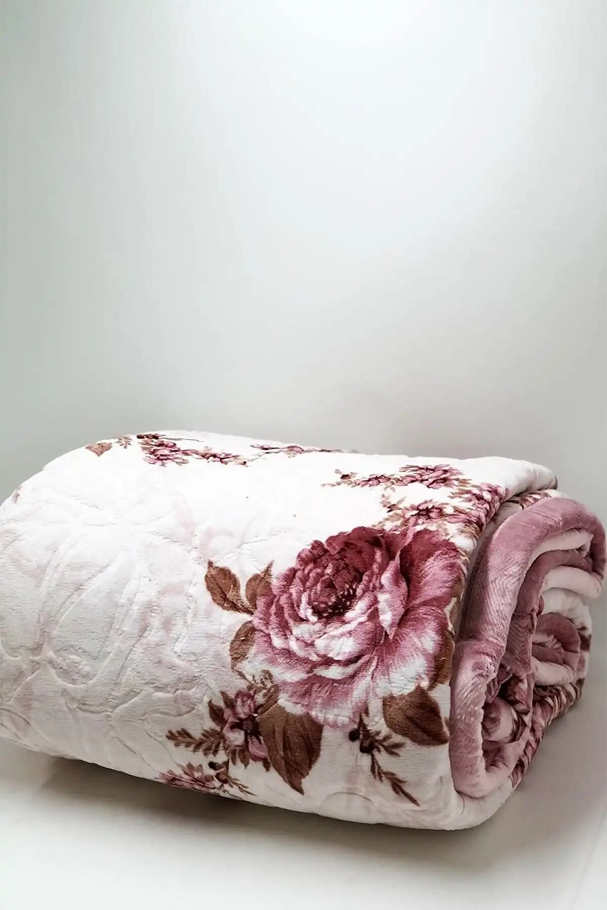 Çift Katlı Battaniyelerle Ev Dekorasyonunu Geliştirme ve Sıcaklık Sağlama Rehberi