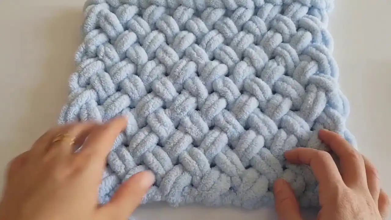 Dekorasyonda Şıklık ve Konfor Sunan Puf Battaniye Seçenekleri ve Kullanım İpuçları