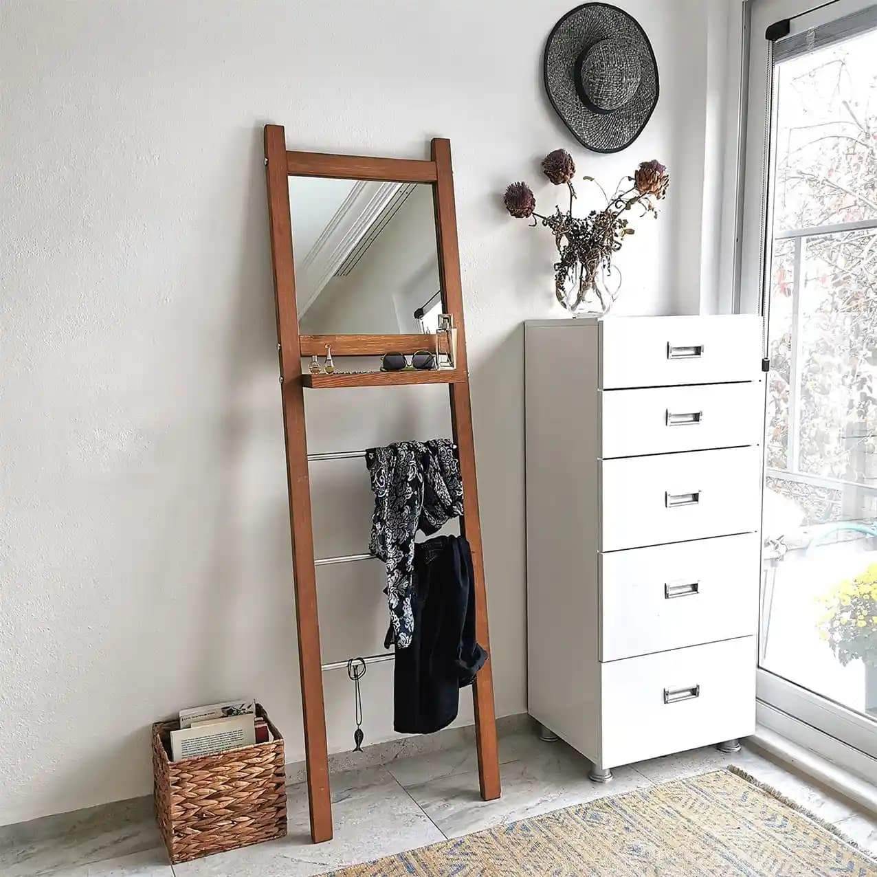 Ev Dekorasyonunda Merdiven Askılığıyla Şıklık ve Fonksiyonellik Sağlama