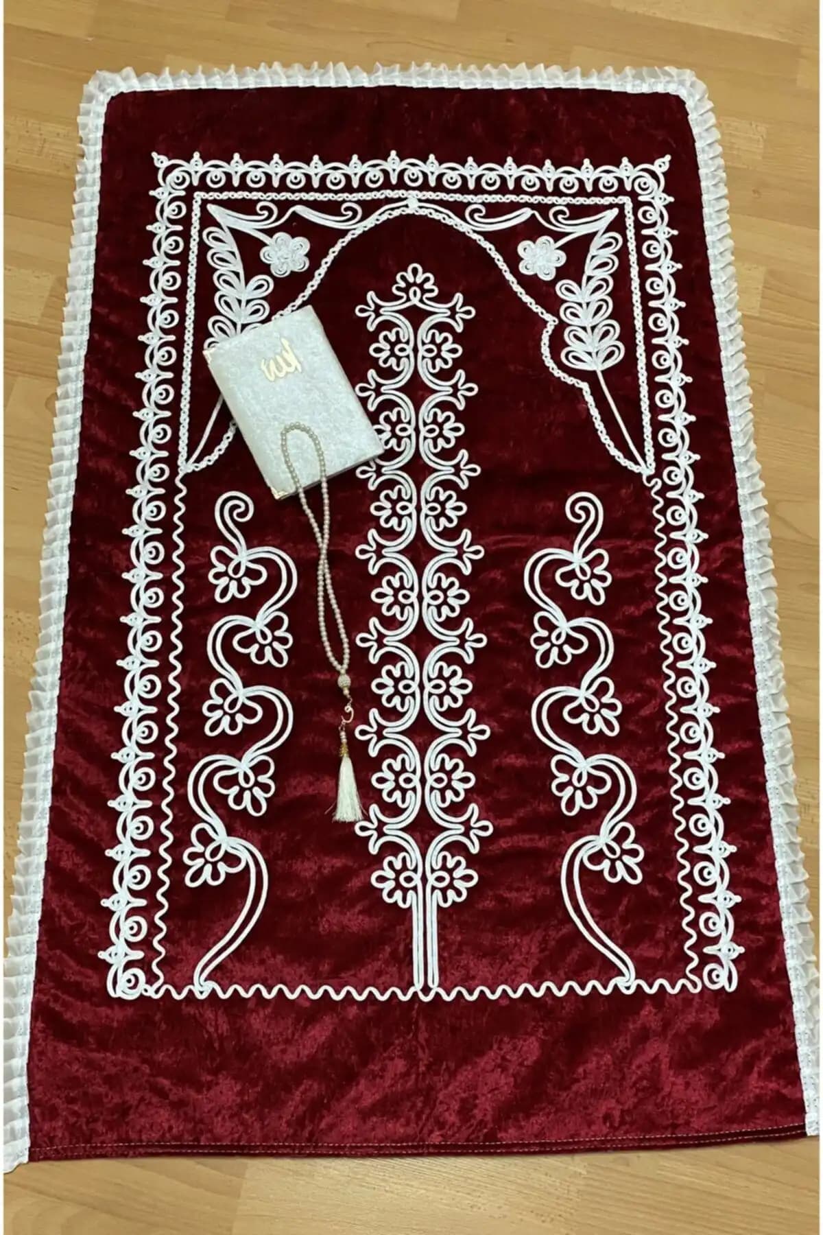 Kadife Seccade Modelleri ile Şık ve Anlamlı Ev Dekorasyonu Yaratma Rehberi