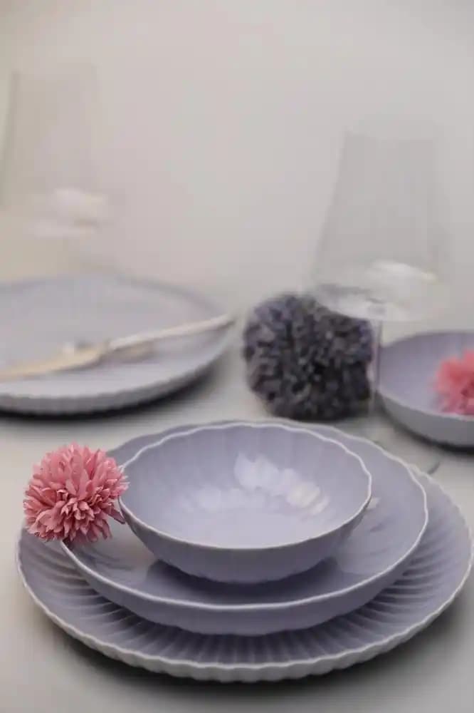 Lila Renkli Yemek Takımları: Modern ve Klasik Dekorasyonda Zarafet ve Şıklık