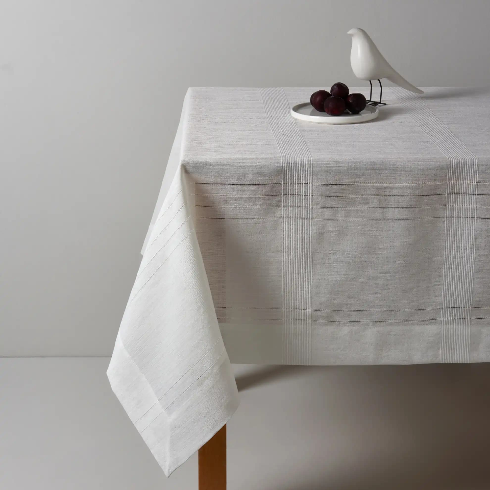 Linens Masa Örtüsü Trendleri ve Dekorasyonda Kullanım İpuçları