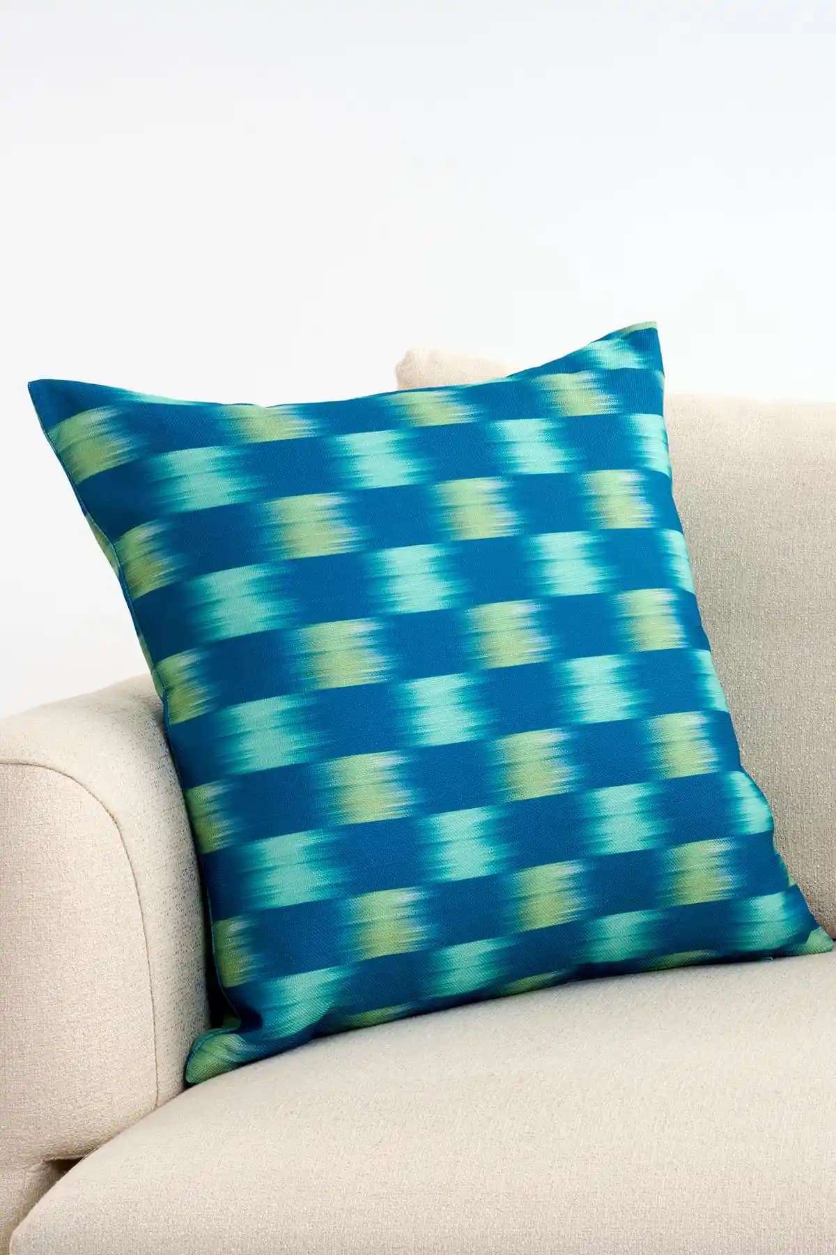 Mavi Kırlent Kılıfı ile Evinize Şıklık ve Ferahlık Katmanın Yolları