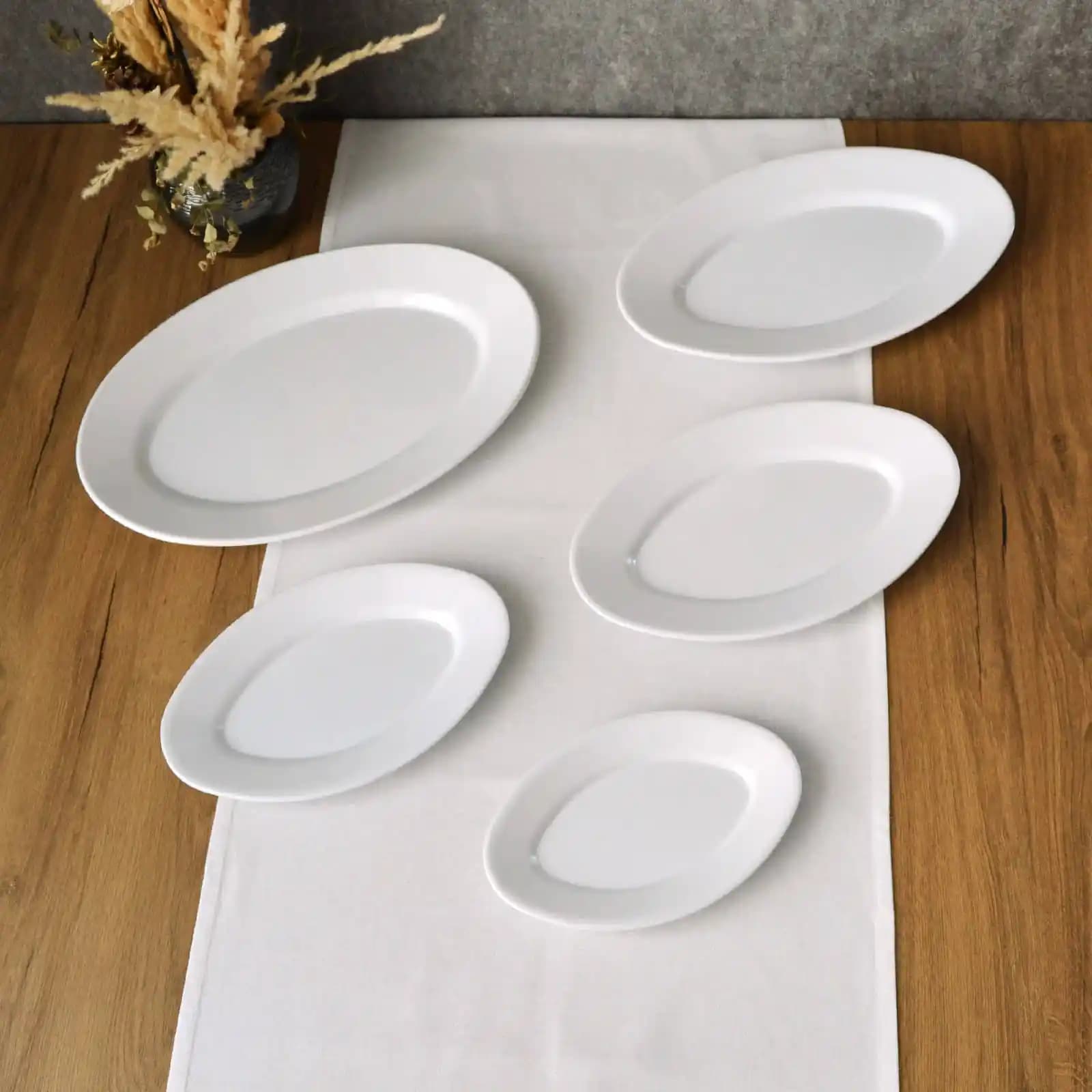 Melamin Kayık Tabaklar ile Modern ve Şık Sofra Dekorasyonu Çözümleri