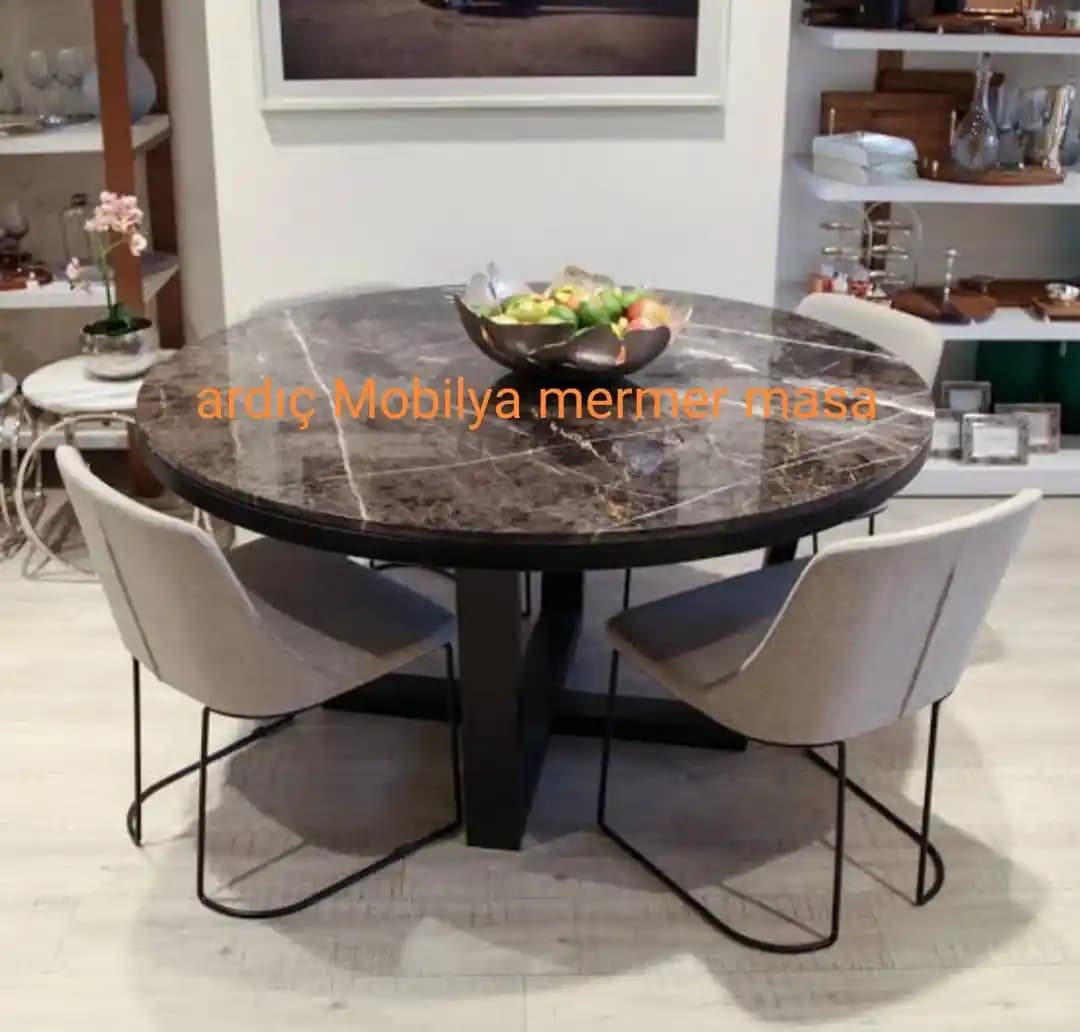 Mermer Yemek Masası ile Dekorasyonda Zarafet ve İşlevselliğin Birleşimi