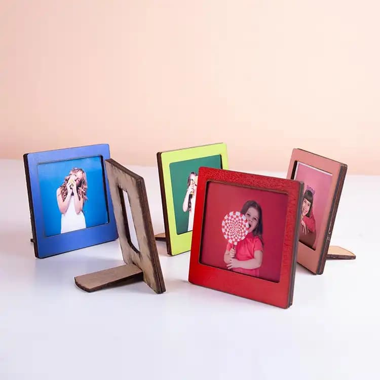 Mini Fotoğraf Çerçevesi ile Ev Dekorasyonunuzu Zenginleştirme Yöntemleri ve Trendler