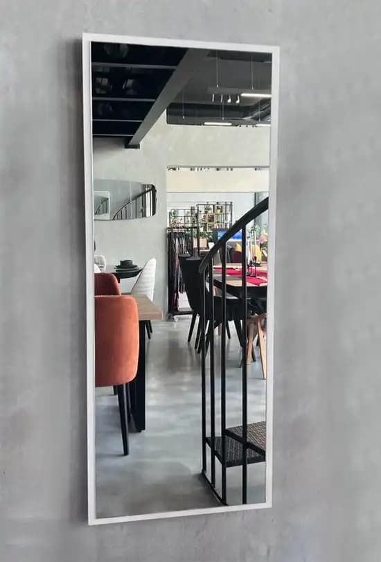 Mobilya Aynalarıyla Dekorasyonda Şıklık ve Fonksiyonelliğin Önemi